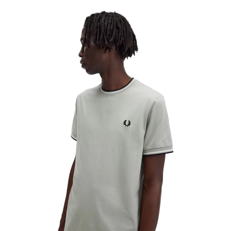 fred perry twin tipped t shirt m1588 seagrass 3 tobros.gr
