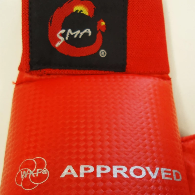4008805 karate gloves smai wkf approved red closeup 4 tobros.gr