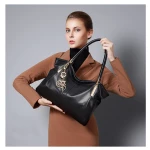 Δερμάτινη Γυναικεία Τσάντα Shopper ‘Ωμου Foxer 958136F μαύρο